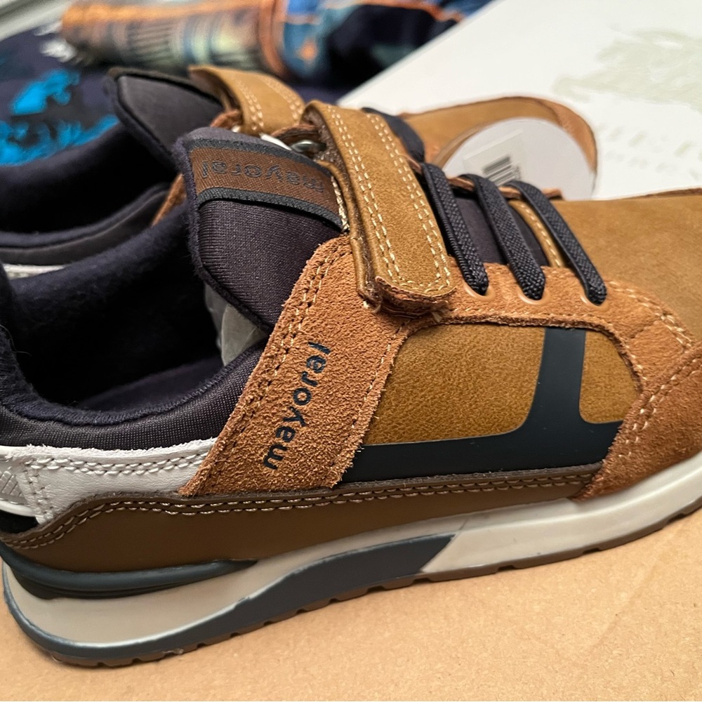 Boys sneakers